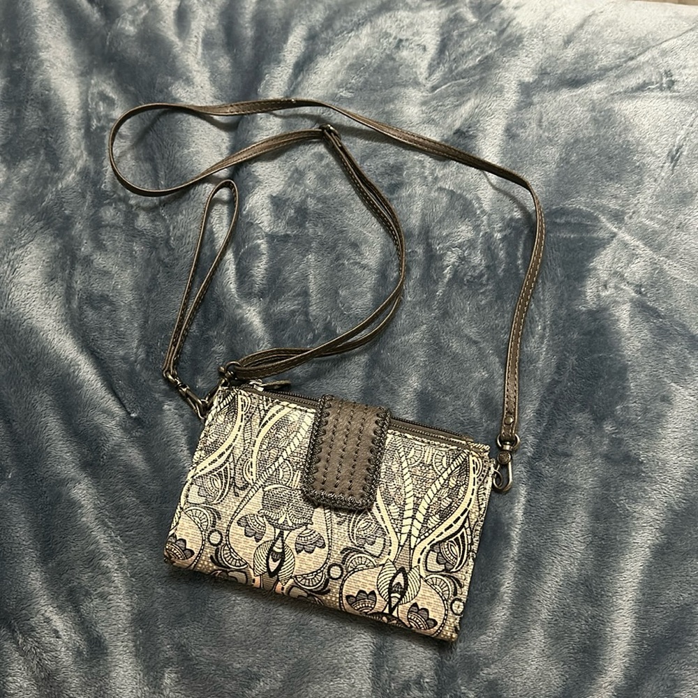 Sakeoots wristlet/crossbody